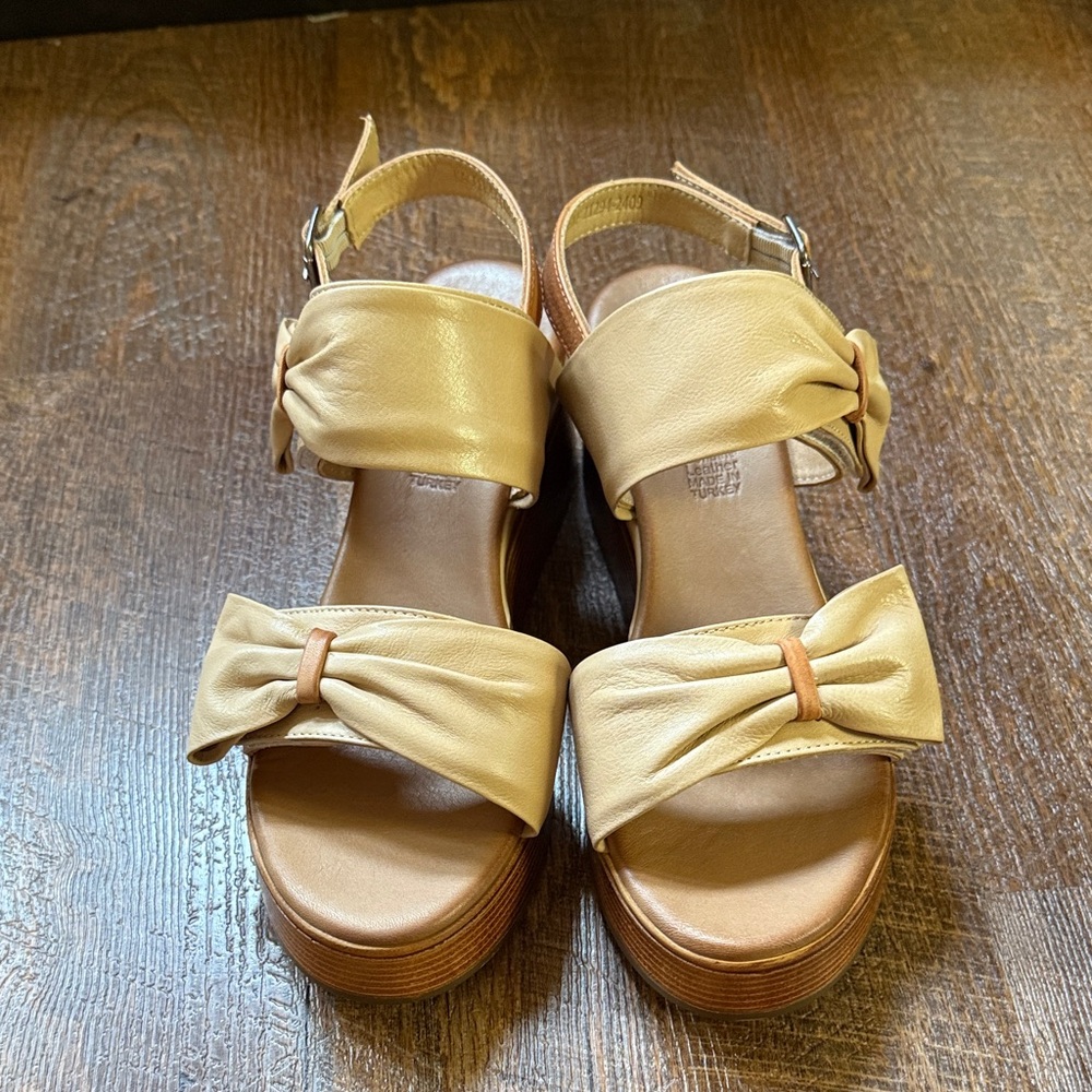 Spring Step Tan Bow Sandals
